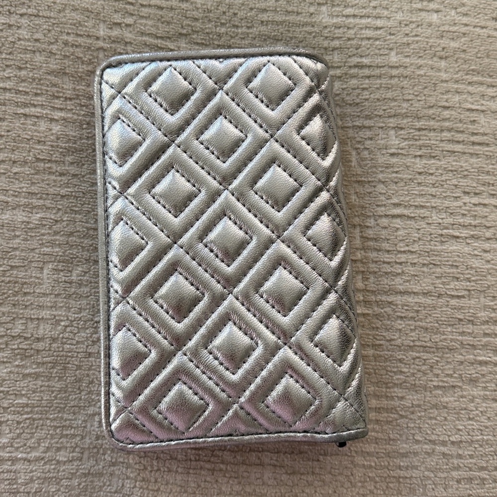 Tory Burch Fleming Medium Metallic Slim Wallet Silver Quilted Leather Wallet - Picture 7 of 17